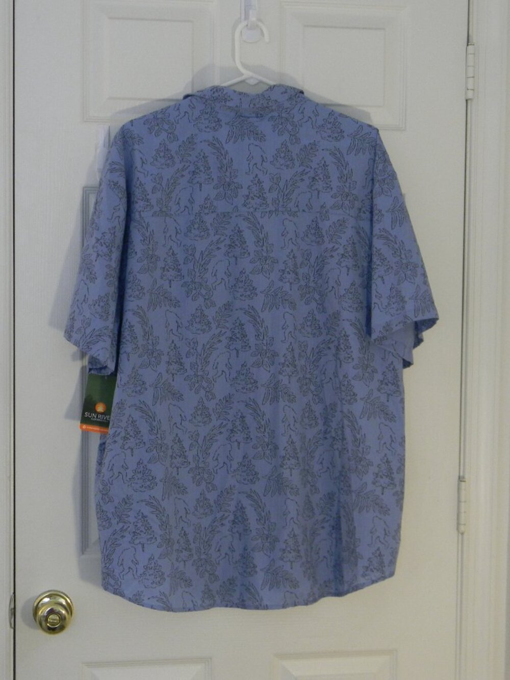 Sun River Blue Button Shirt Bigfoot Print UPF50+ Lens Cloth Lightweight NWT - Picture 2 of 4